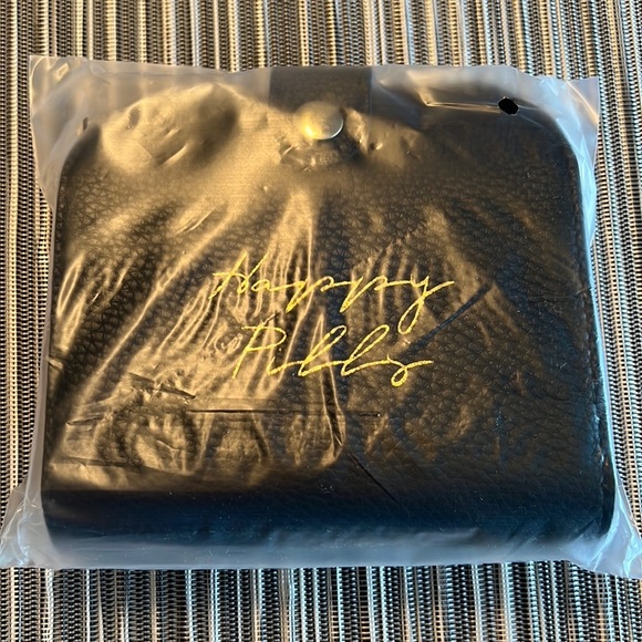 Pill Case Travel Set by Shiraleah LEXINGTON "HAPPY PILLS" NWT New! - Picture 3 of 4